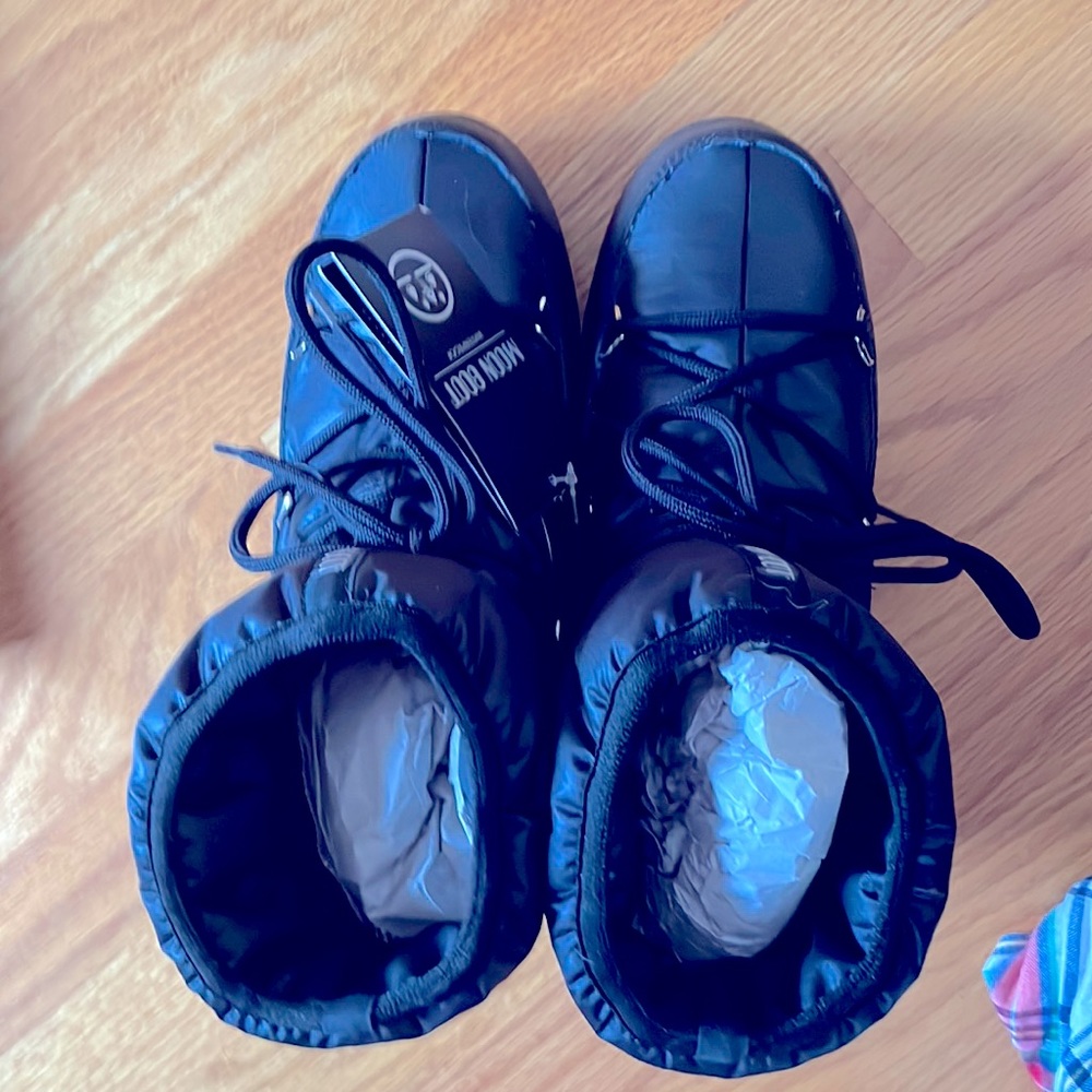 Moon boots